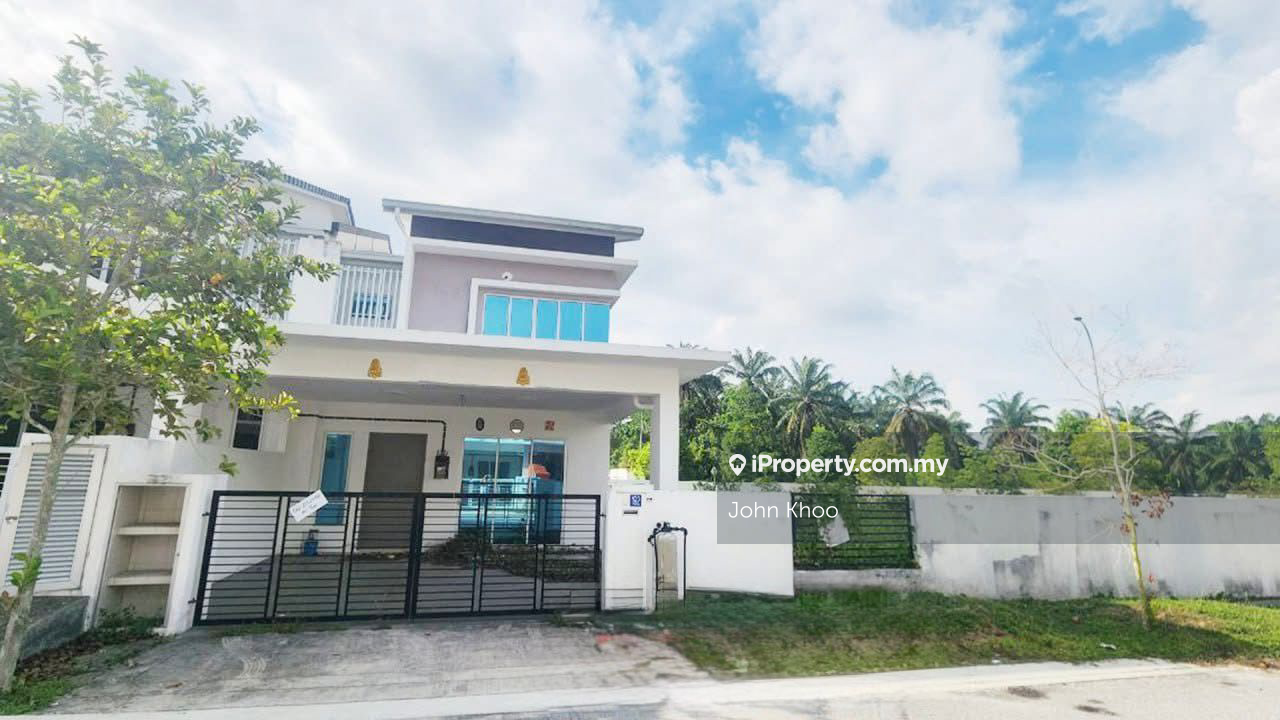 Double storey corner house in tiara sendayan,seremban