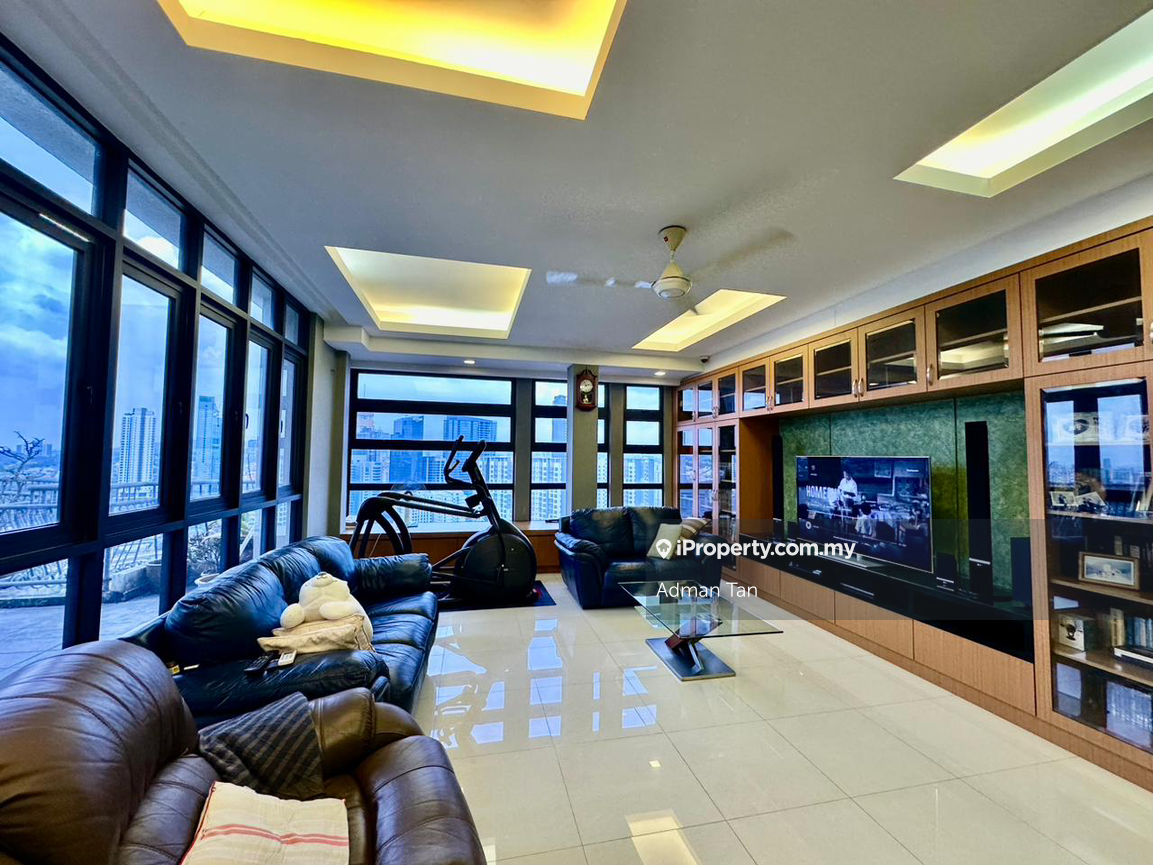 Near Mid Valley and spacious
