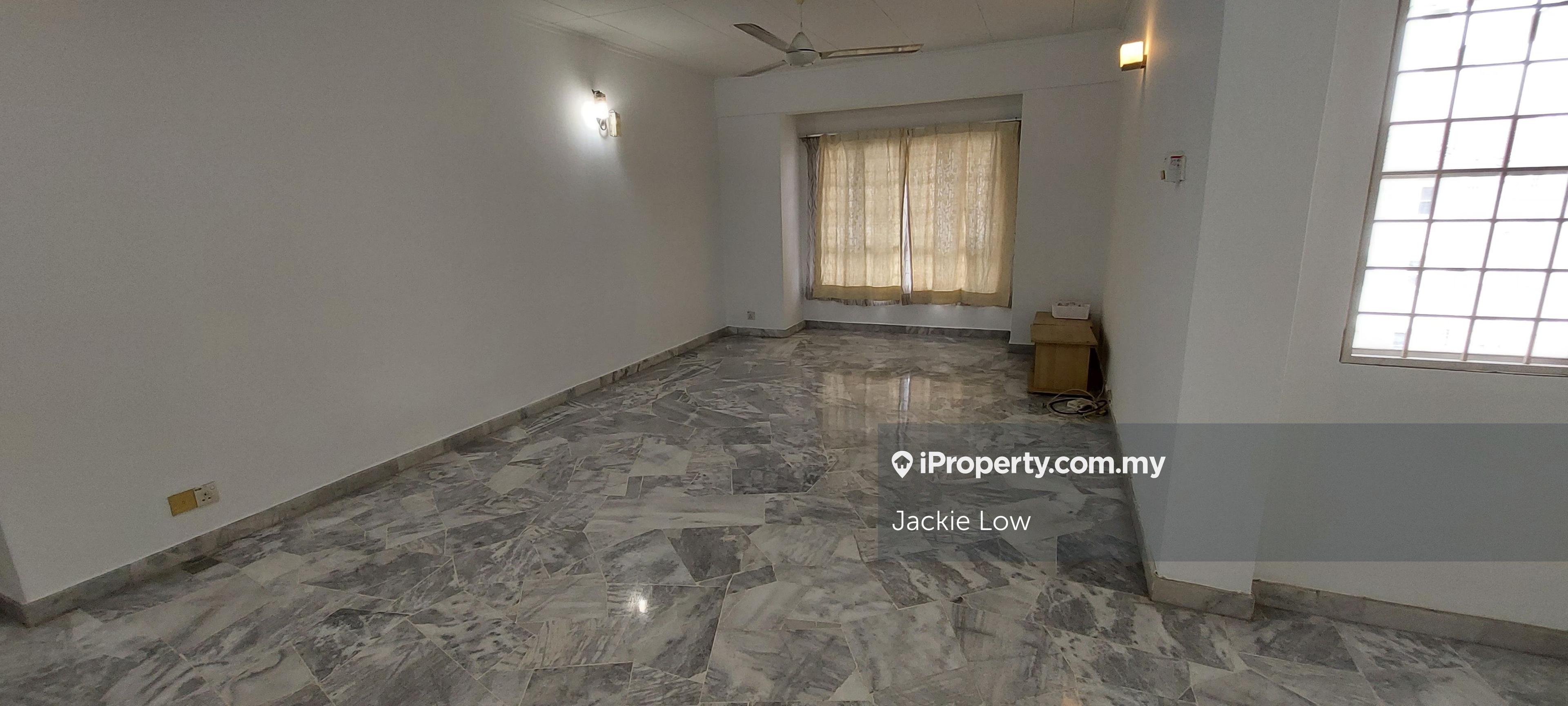 Walk up apartment , near to shops