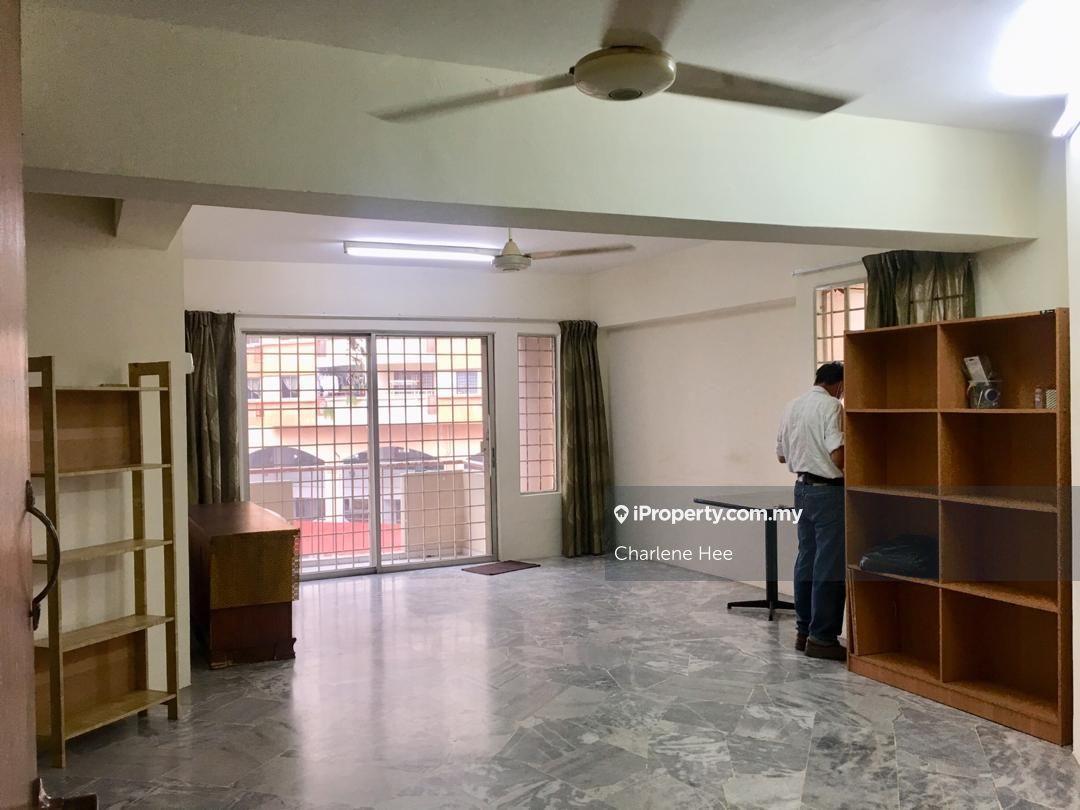 3 Bedroooms Partly furnished for rent.