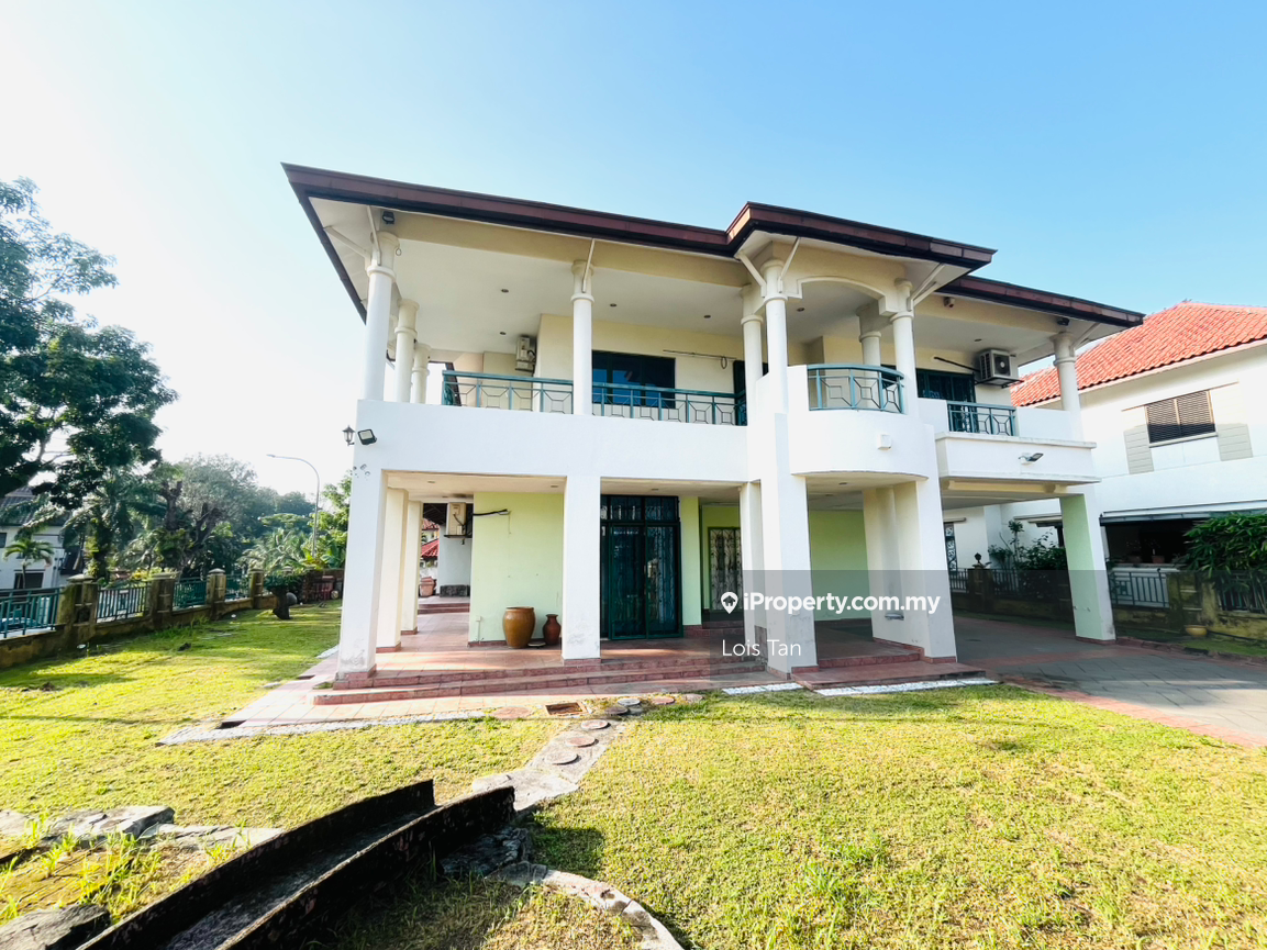 Freehold Big land Corner Bungalow for Saleo
