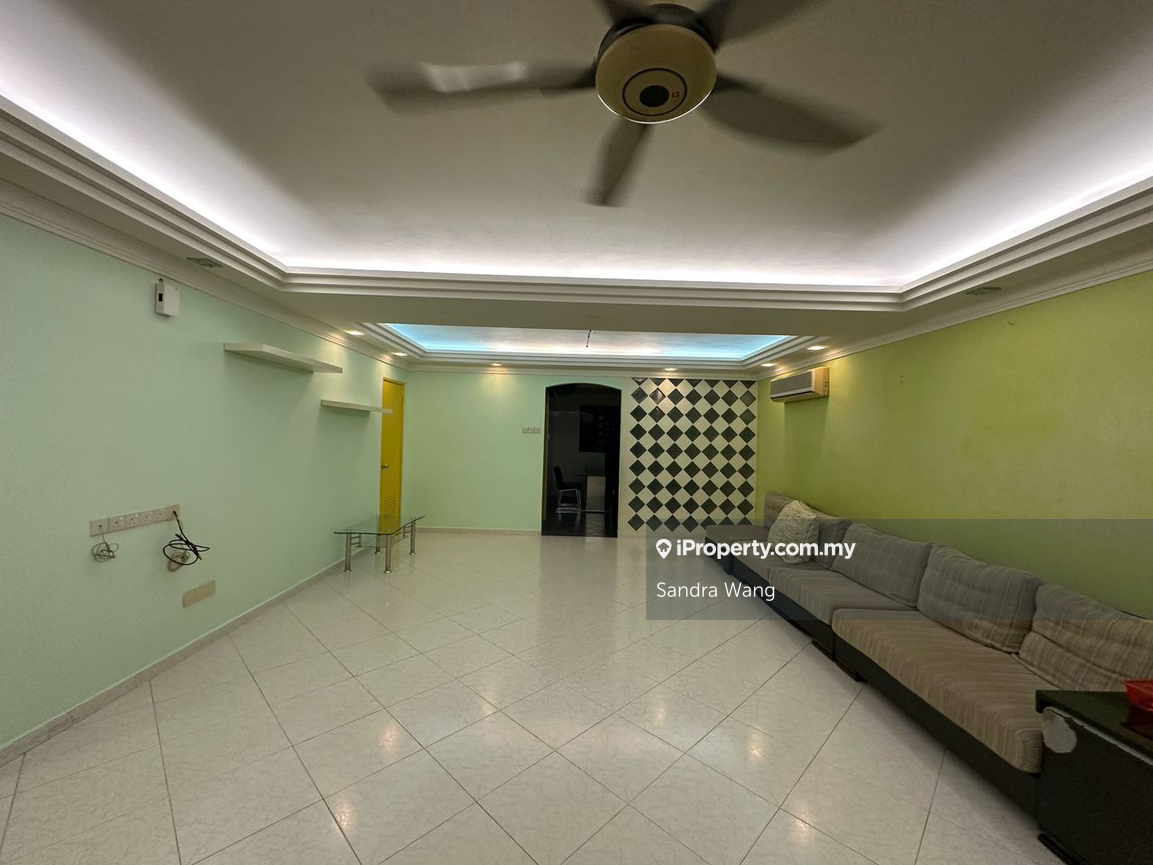 Fully Furnished well maintained house