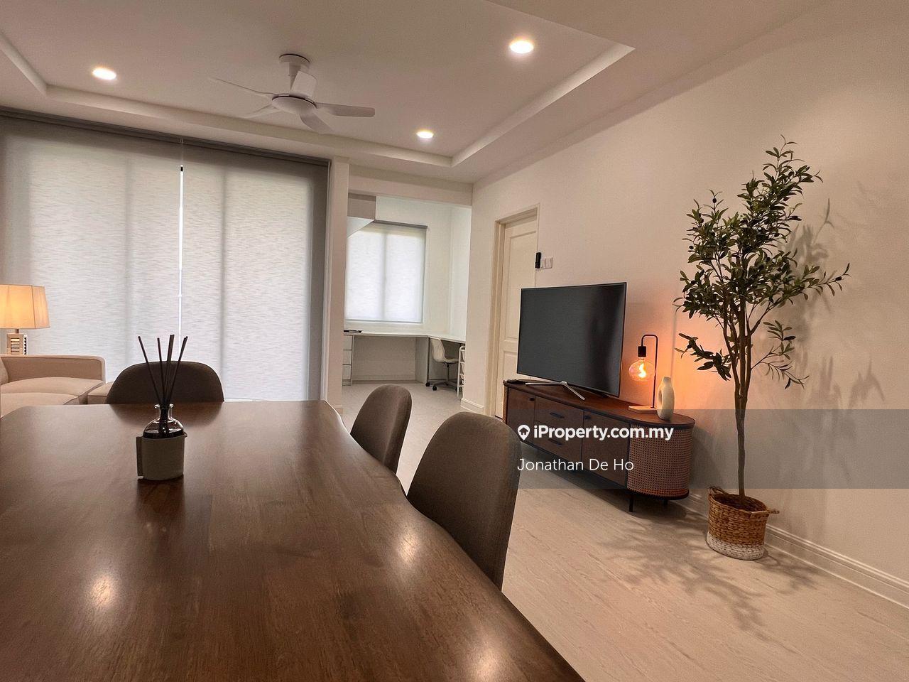 Fully Renovated Tasteful ID Almost Fully Furnish Golf View 2 Carpark