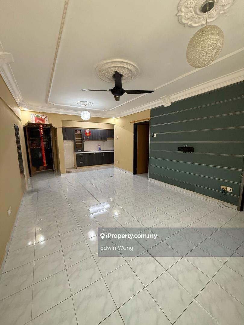 Subang Suria apartment u5 low deposit