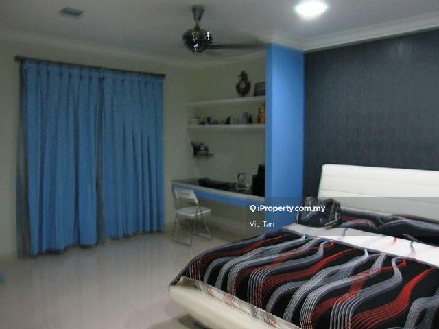 2 Storey Semi-D house for Sale ! 24 hours Gated & Guarded !