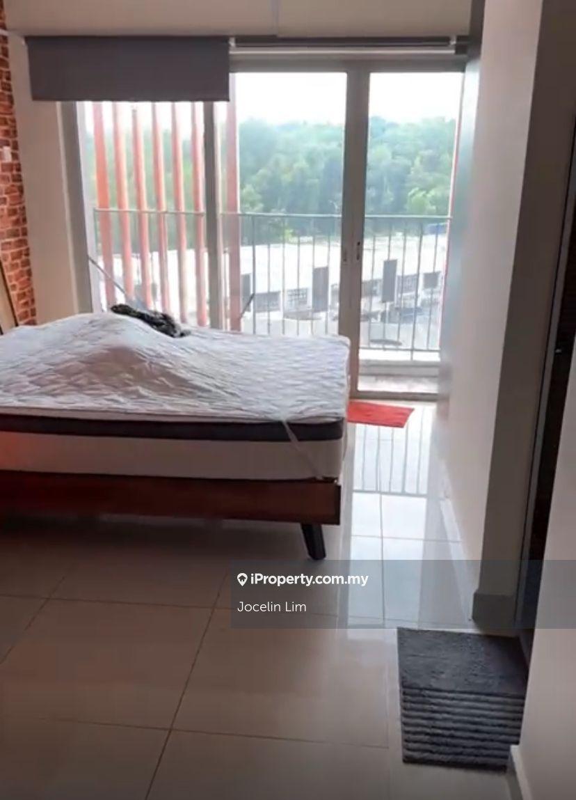 Suria Jelutong studio, strategic location, well keep & nice furniture