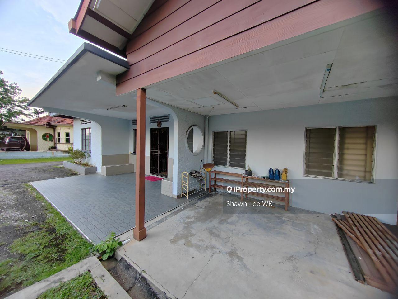 Corner Bungalow Potential for office or Nursing Home