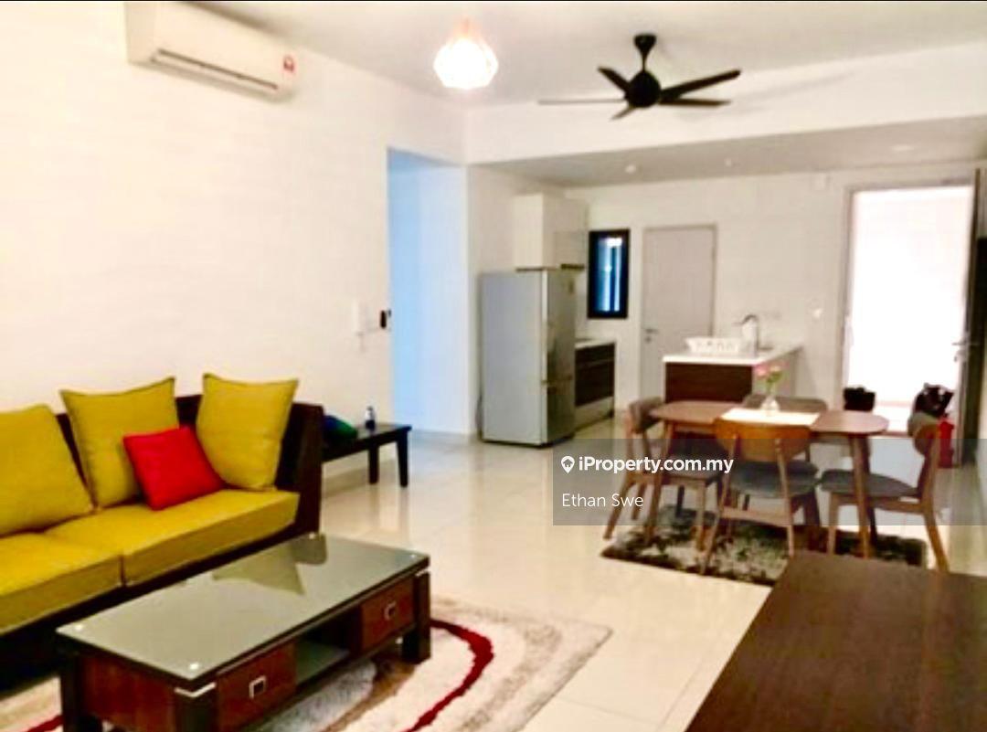 3 car parks/3 Rooms/Corner Lot with Balcony/Renovated/Fully Furnished