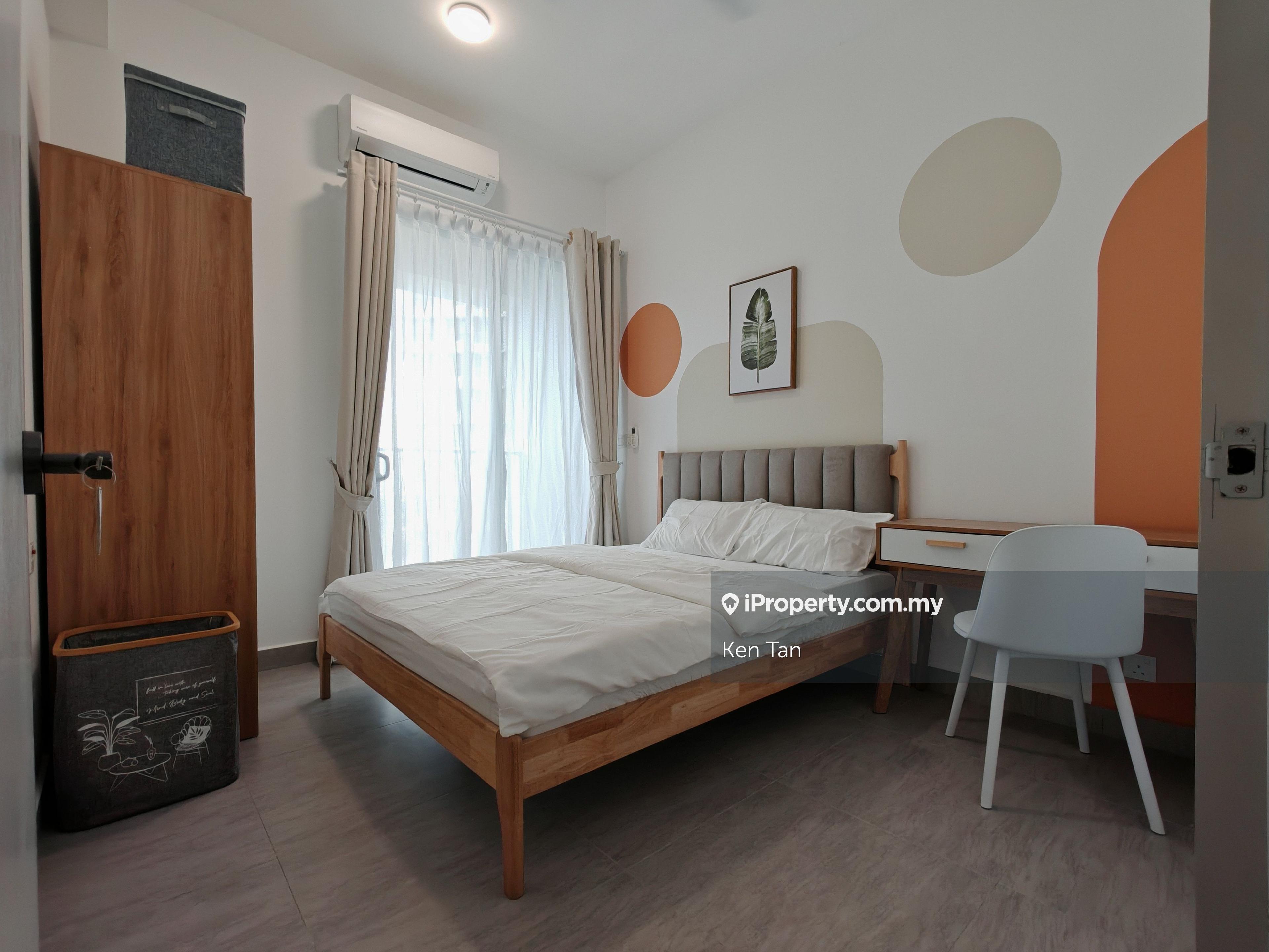 Balcony Queen Bedroom - Sunsuria Forum Setia Alam - Include Utilities