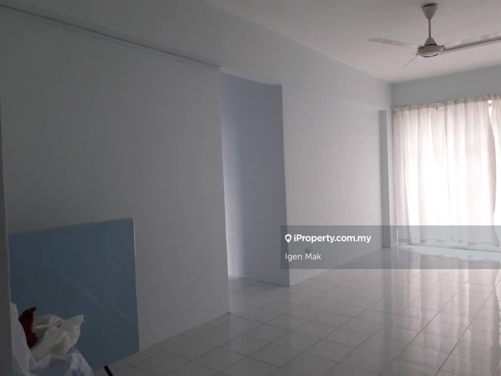 3 bedrooms Partial Furnished Tenanted unit for Sale