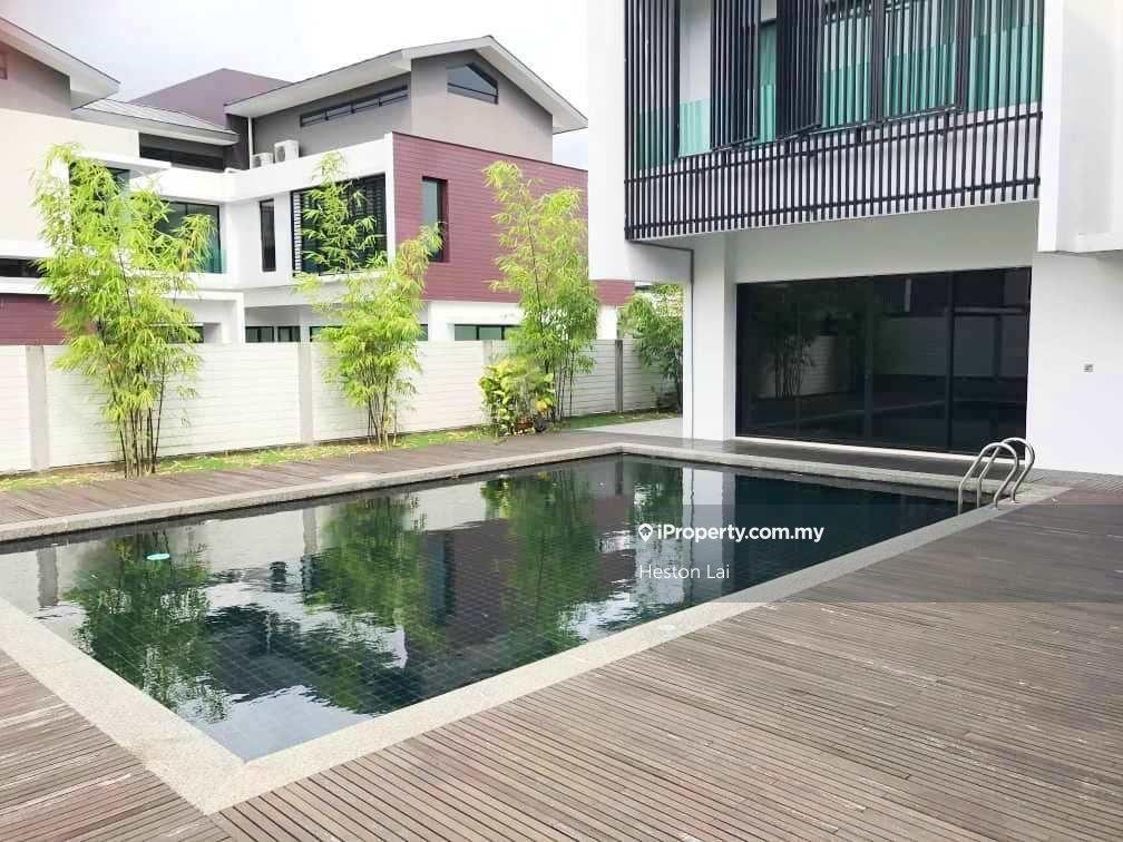 Noble Park, (Bungalow with Swimming pool)