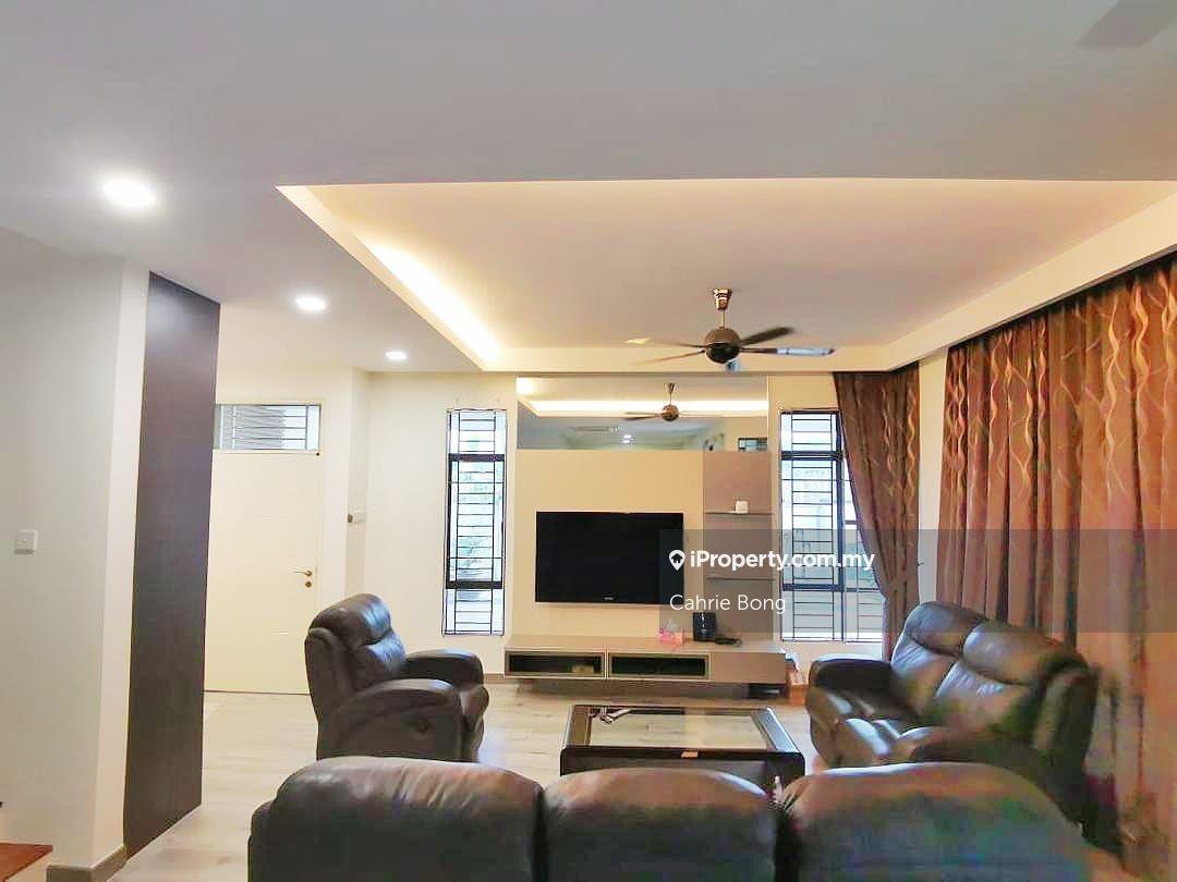 Adda Height Yellow Horizon Corner Cluster House
