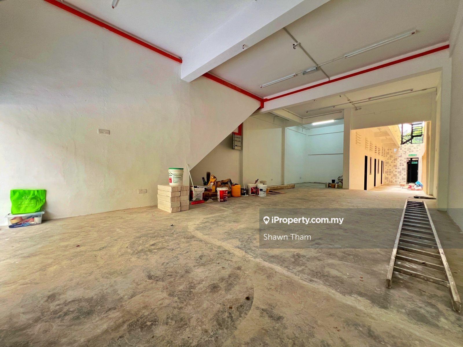 2 storey shop facing main road for rent