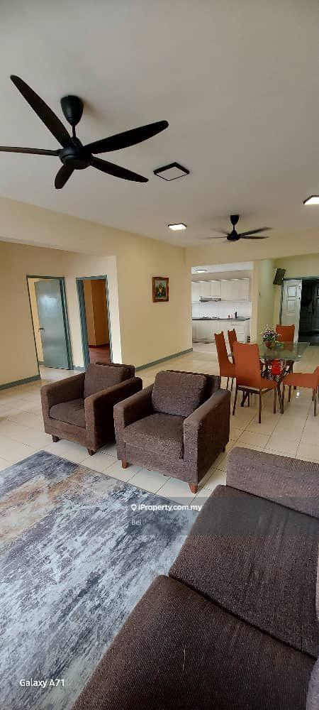 Corner Big unit Good buy.Reduced price