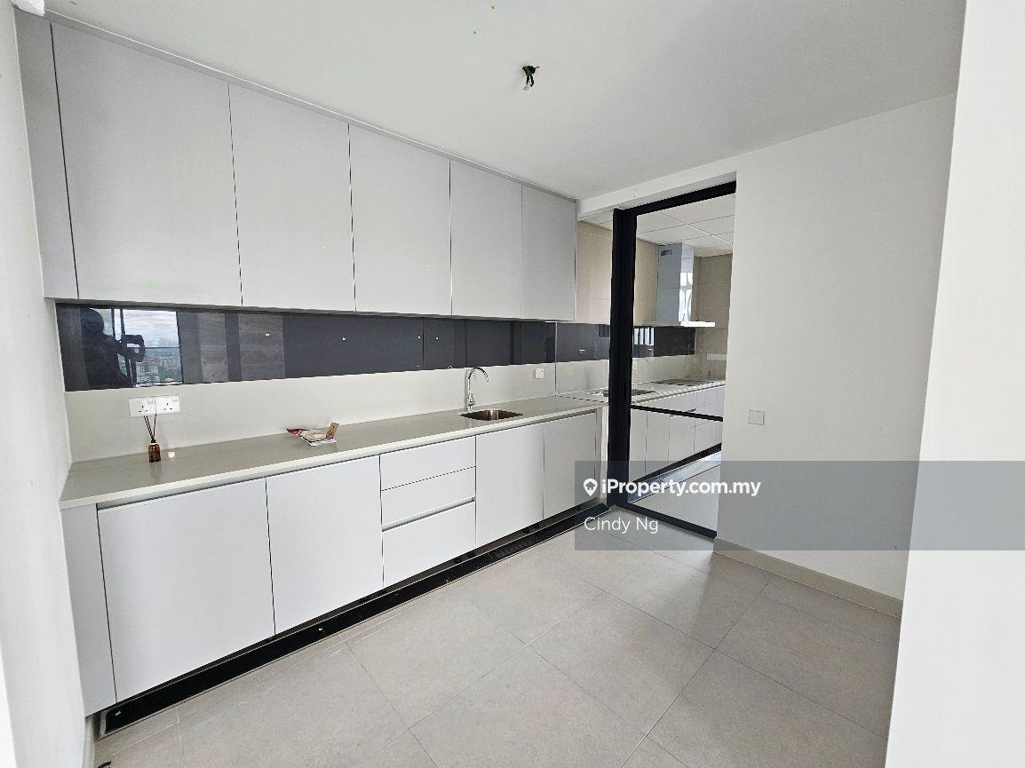 Great family layout, green view, brand new, quality kitchen fittings!