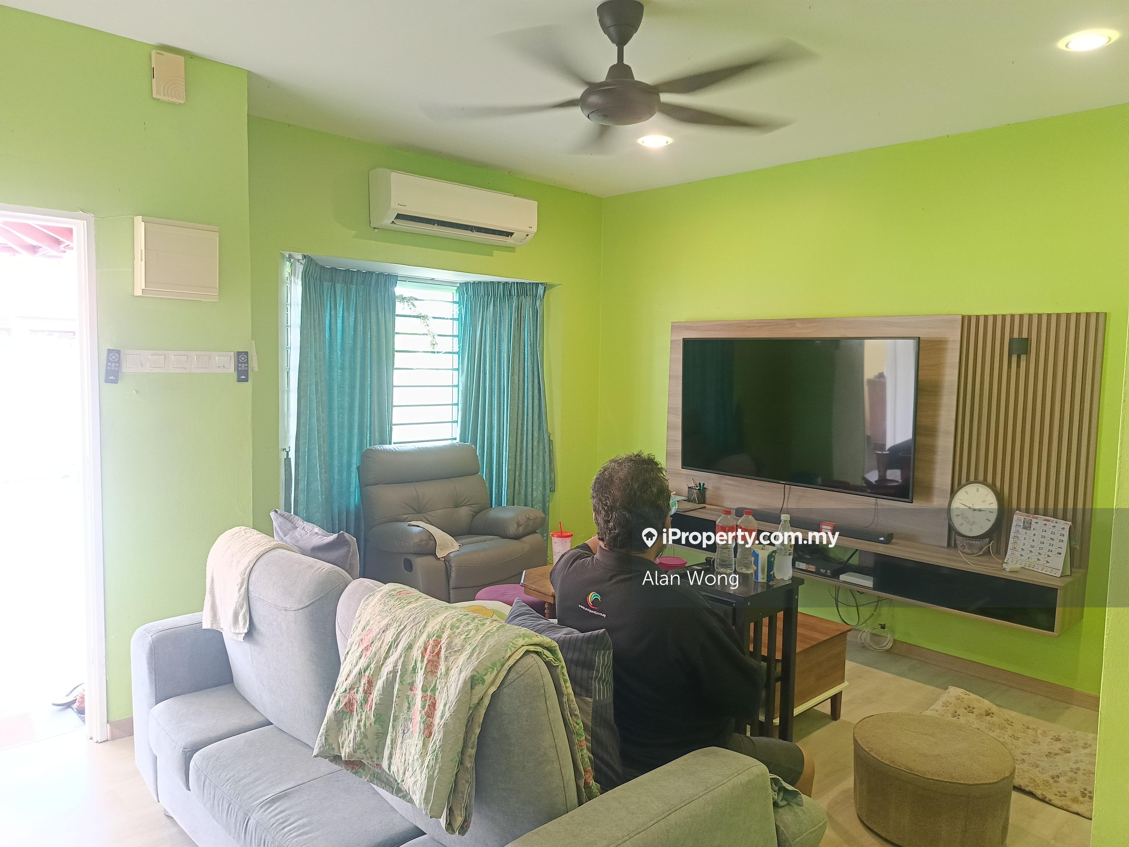 Fully Renovated 1.5 Terrace House @ Usj 11 