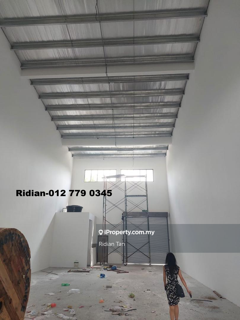 Big 1.5 Storey Link Factory in Telok Panglima Garang To Let!