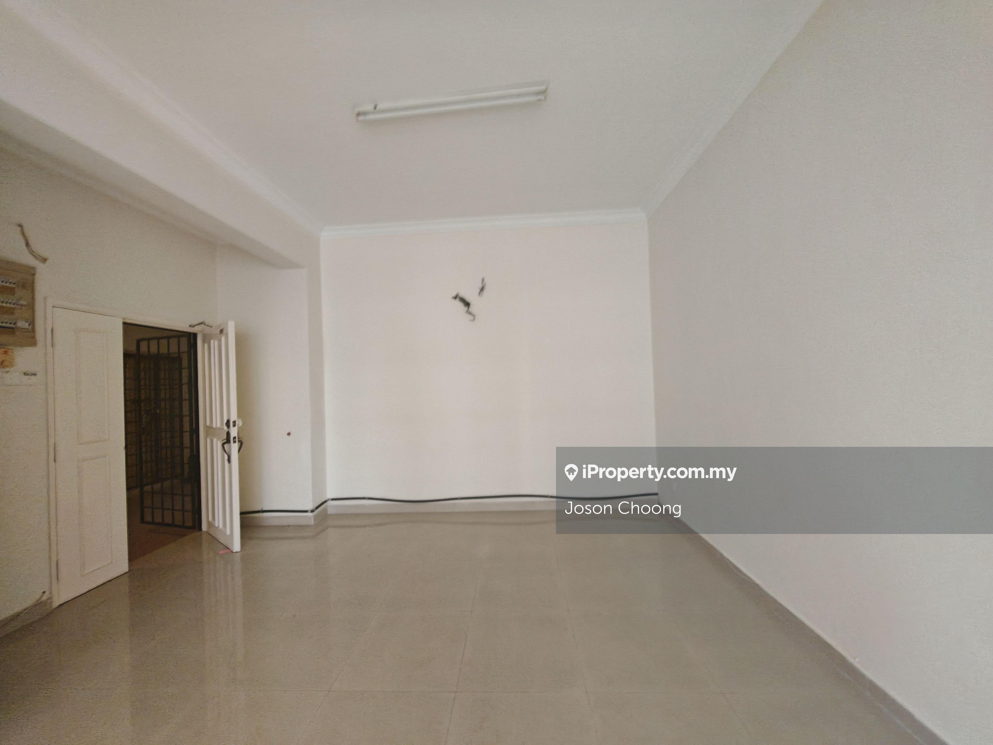 Spacious Putra Indah Condominium Near To Pavillion Bukit Jalil