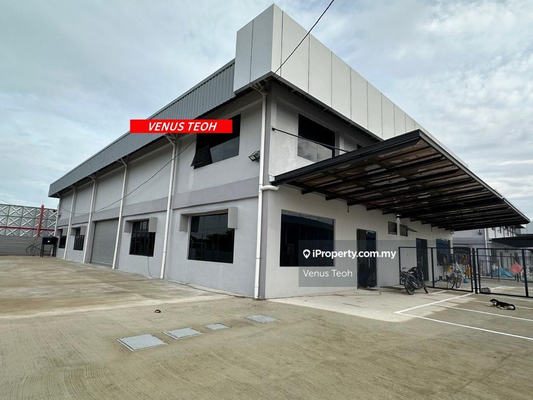 Valdor New 1.5 Storey Semi-D Factorry For Rent With Big Power Supply!