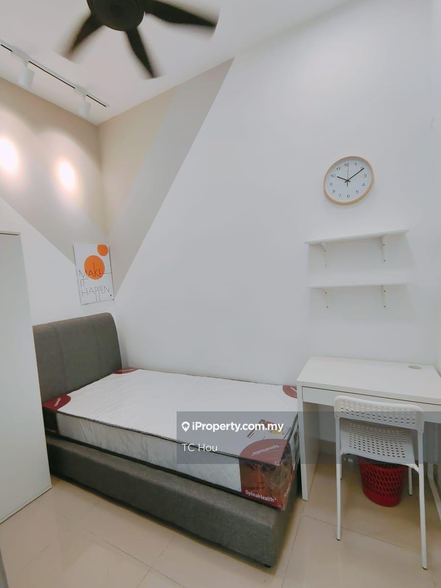 Actual Small Room! Lavile Residences! walking Mrt/lrt, AEON, Velocity 