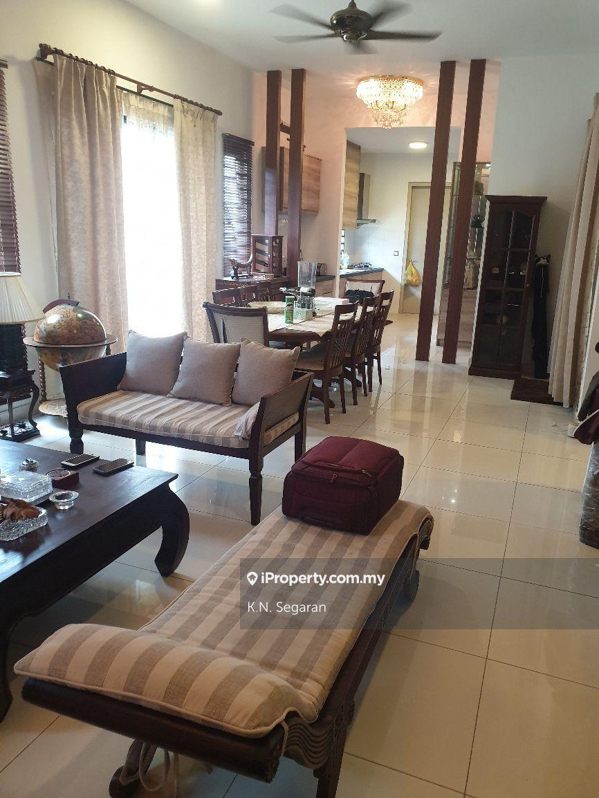 Beautifully renovated cosy hse.