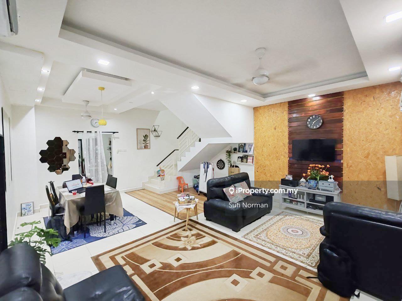 Cantik Taman Scientex Senai - Renovated/End Lot