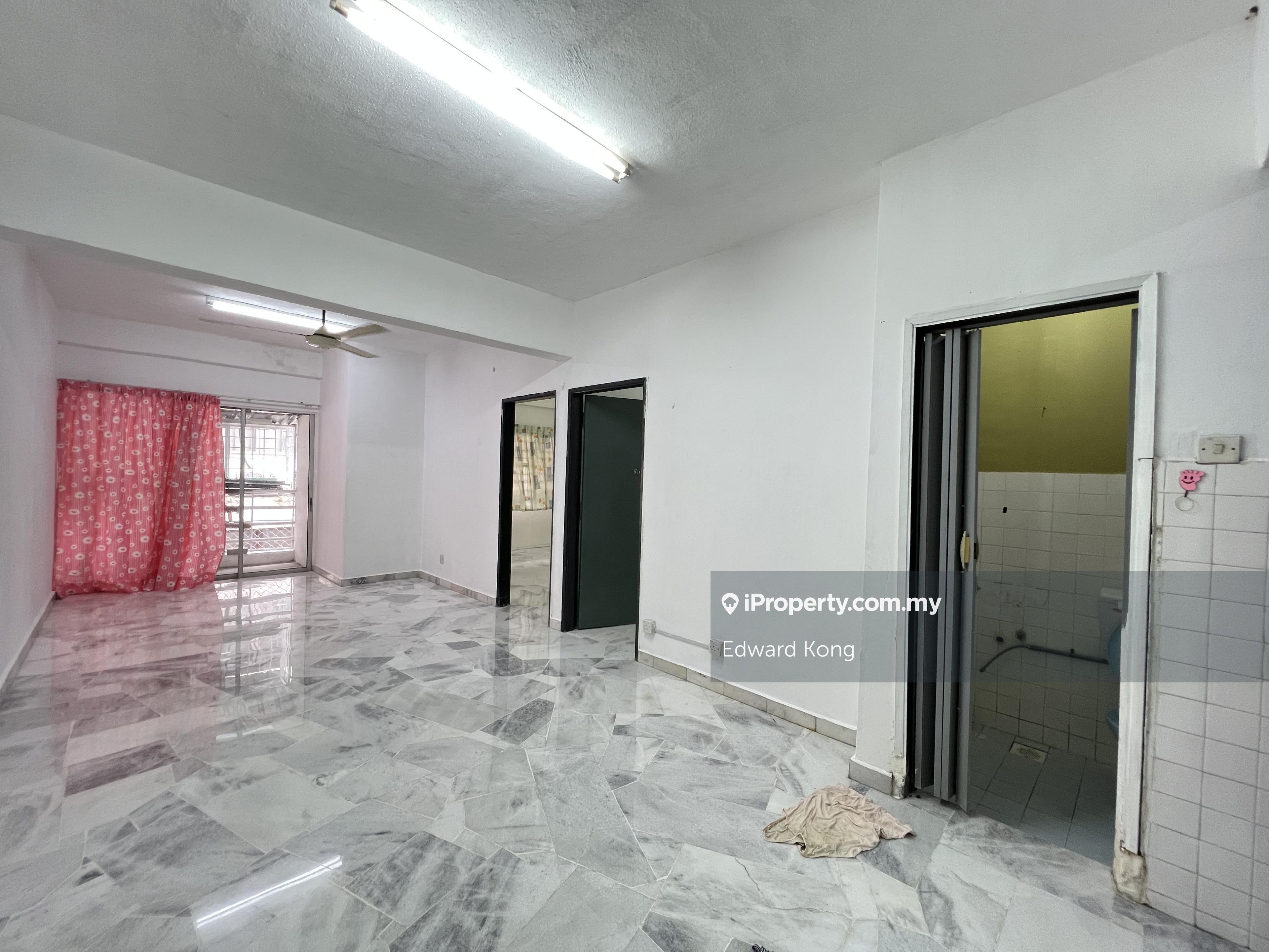Well Kept Condition Shop Apartment Taman Daya Kepong