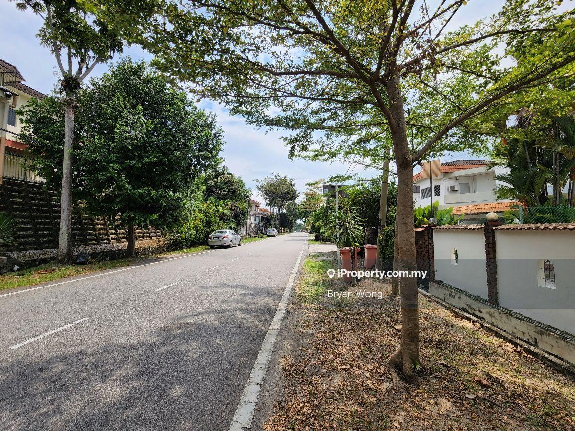 Ample Street Parking Spaces