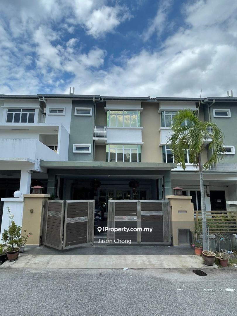 Fully renovated 2.5 storey terrace, Move in condition, Good location