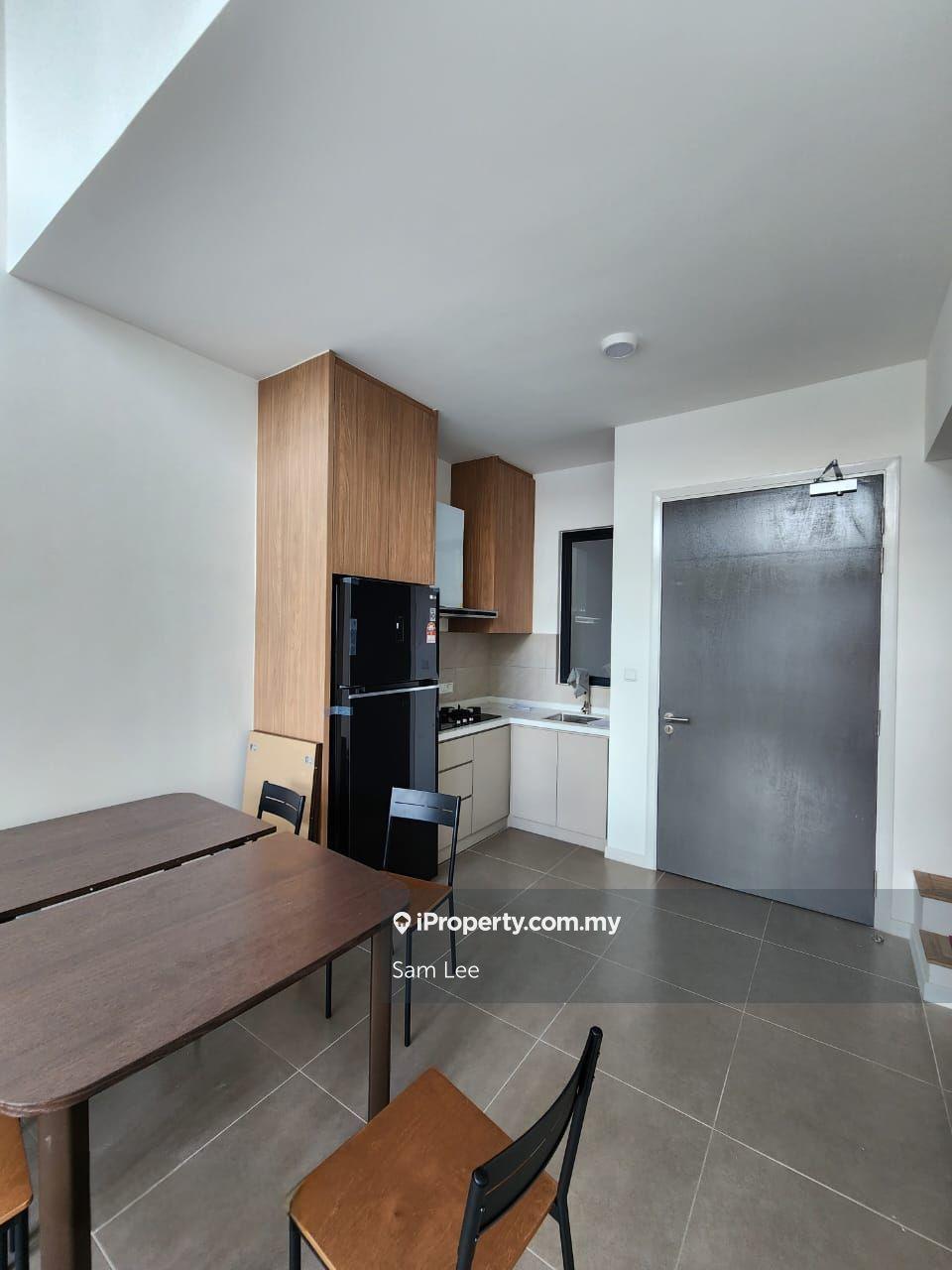 Rare Duplex 1009sf unit - Tastefully furnished