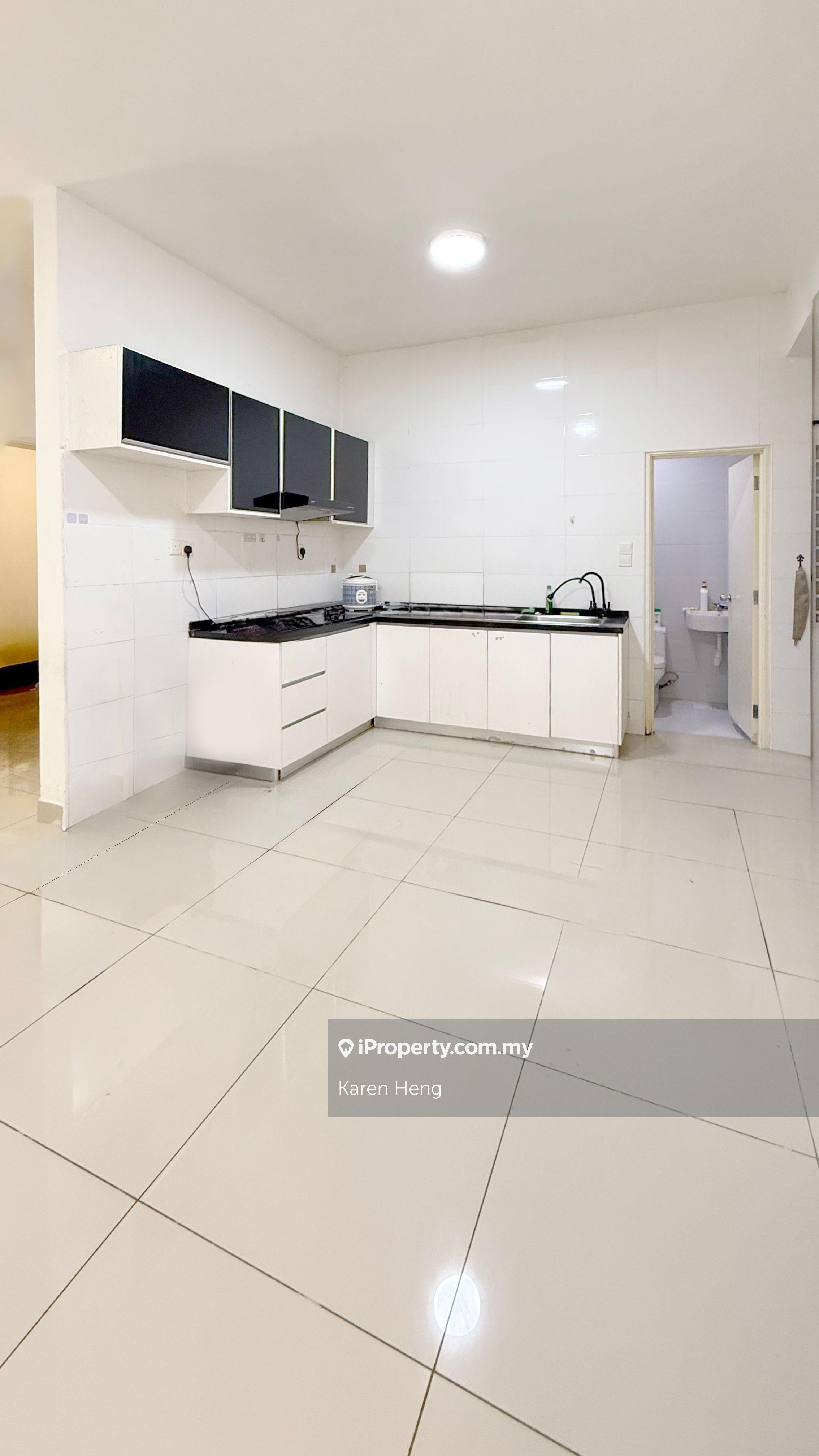 Nusa Height 3 bedroom with large balcony unit For Sale