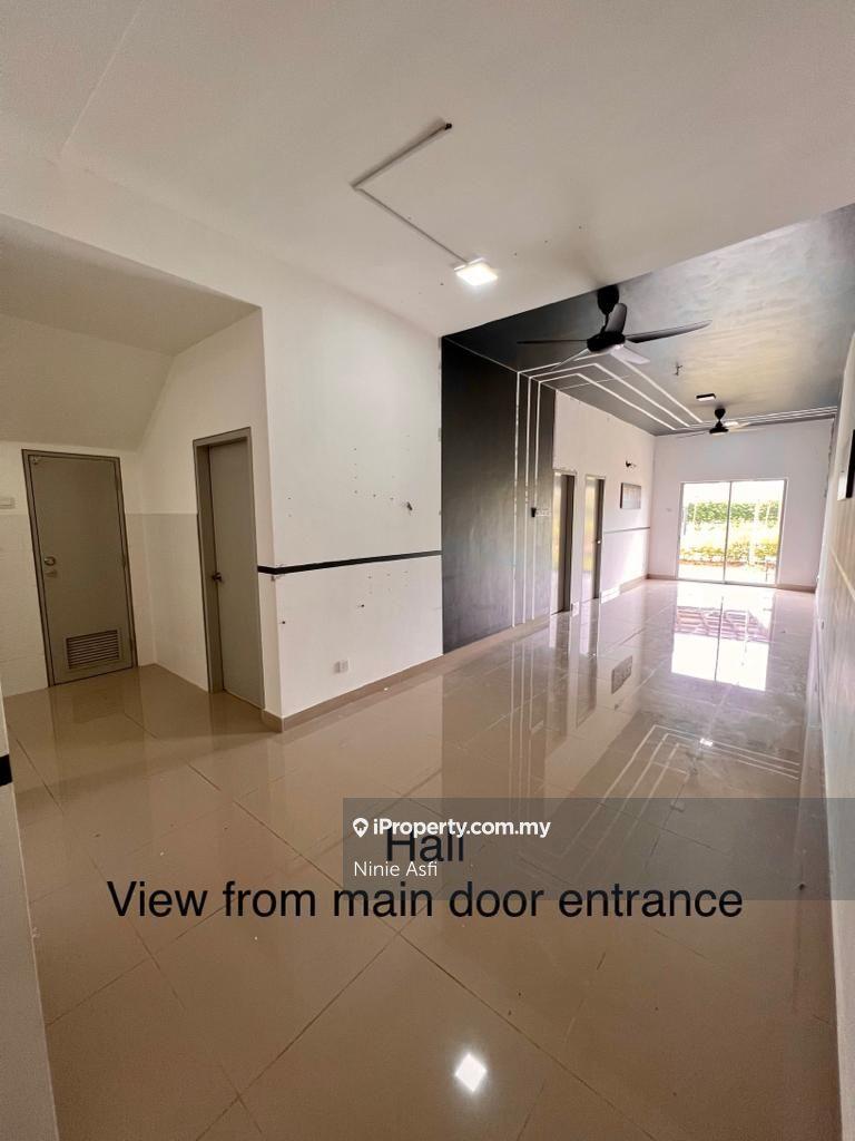 Townhouse Unit at Casa Bluebell, Cybersouth Dengkil for sale!