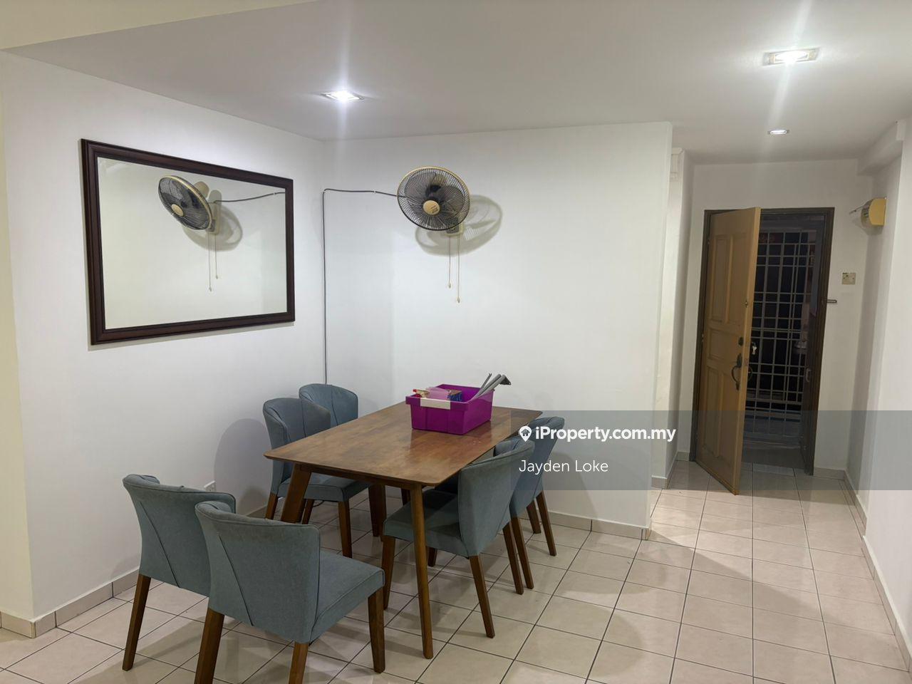 Prima tiara 2, 3 bedrooms 2bathrooms partially furnished for sale