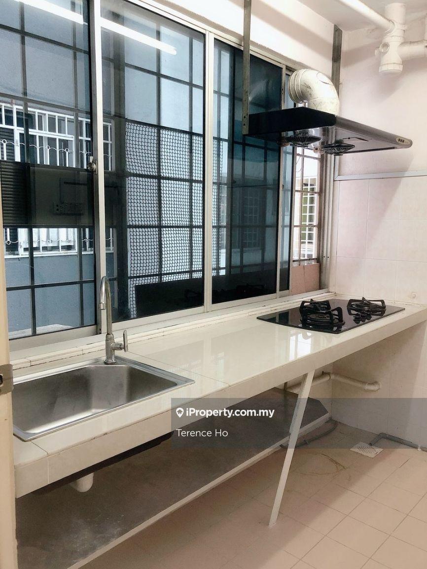 Amadesa condo food deal for sales
