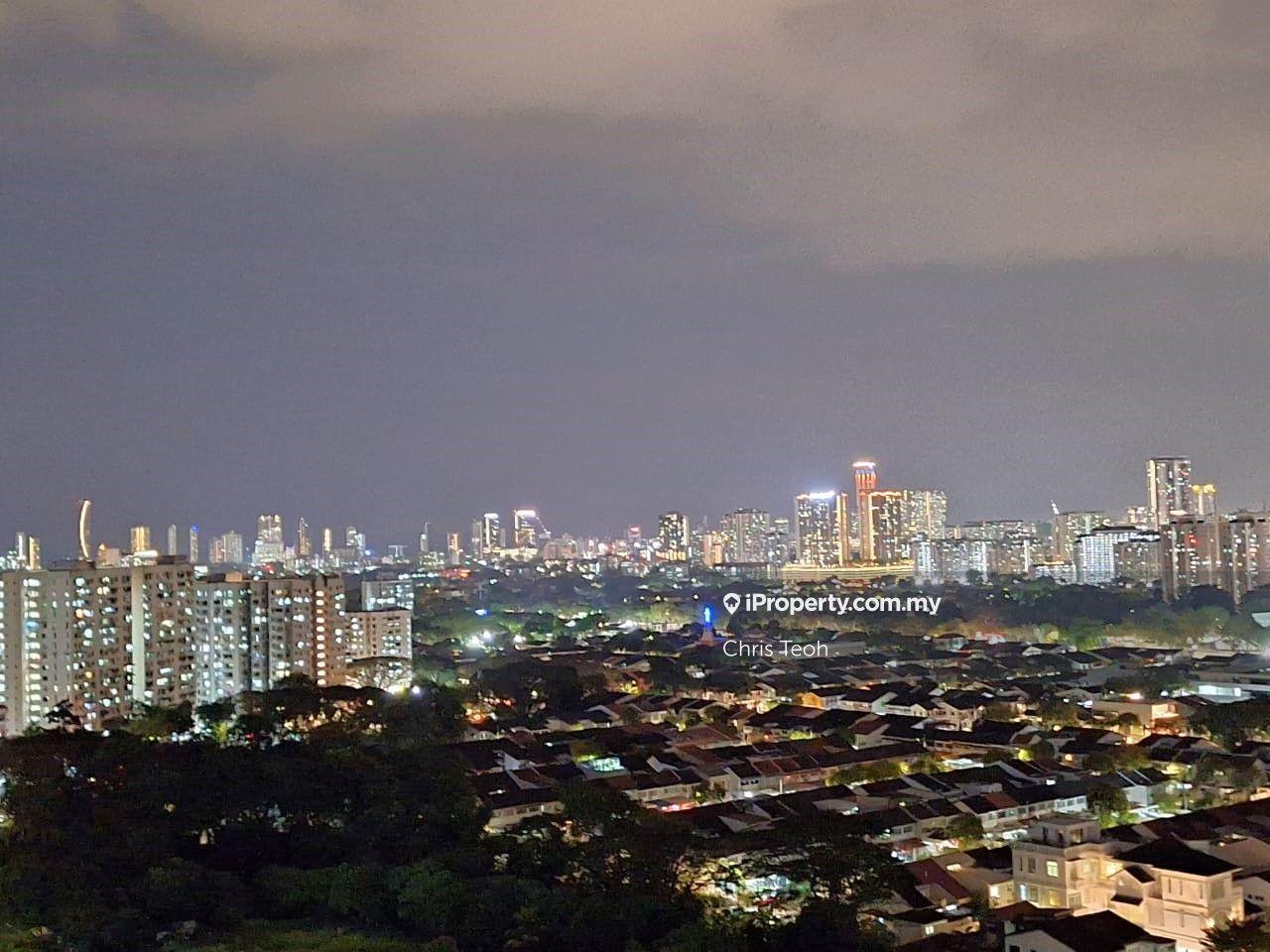 Mid floor, renovated & furnished with nice & unblocked city view!