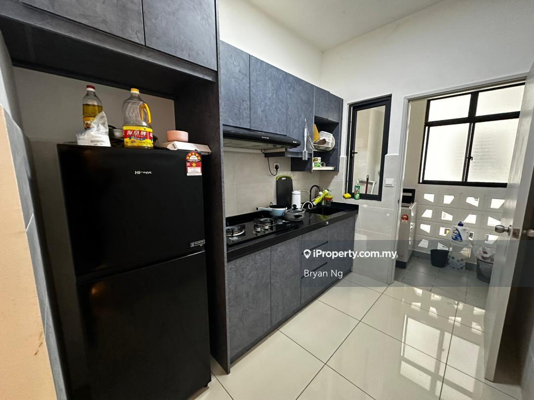 Non Bumi Lot , 2 Car Park , Kept Well Condition , Limited Unit 