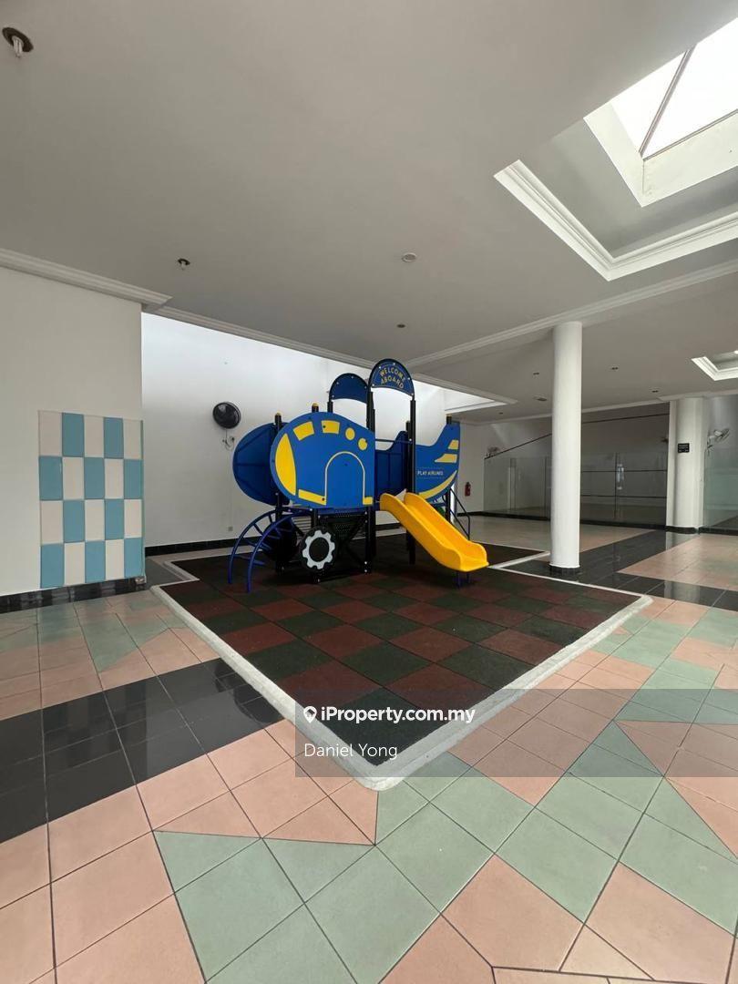 JB Town Aloha Tower Condominium 3 bedroom condo