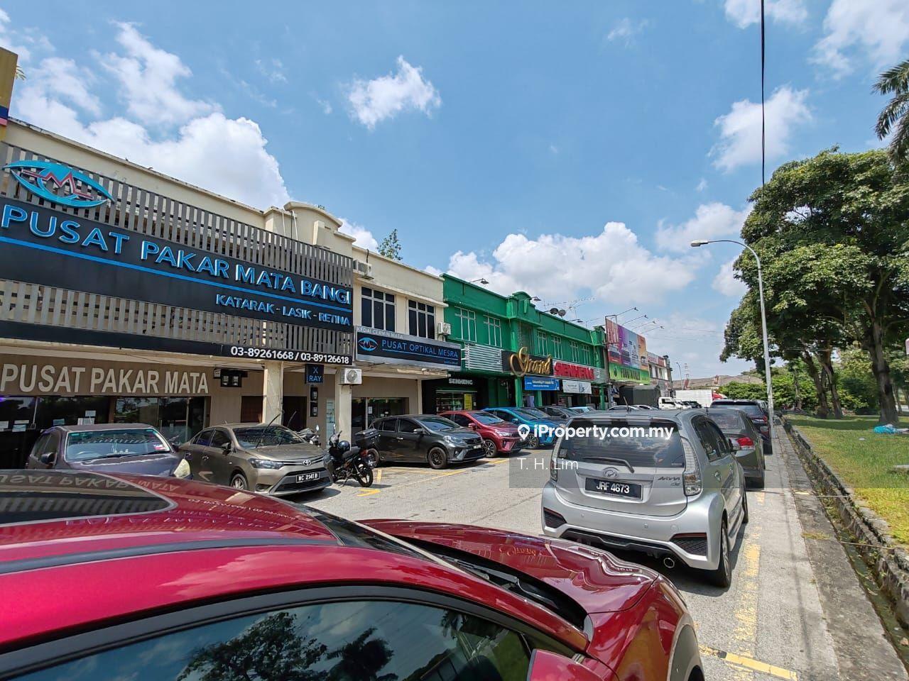 Bangi Seksyen 4 tenanted 2 storey shop for sale