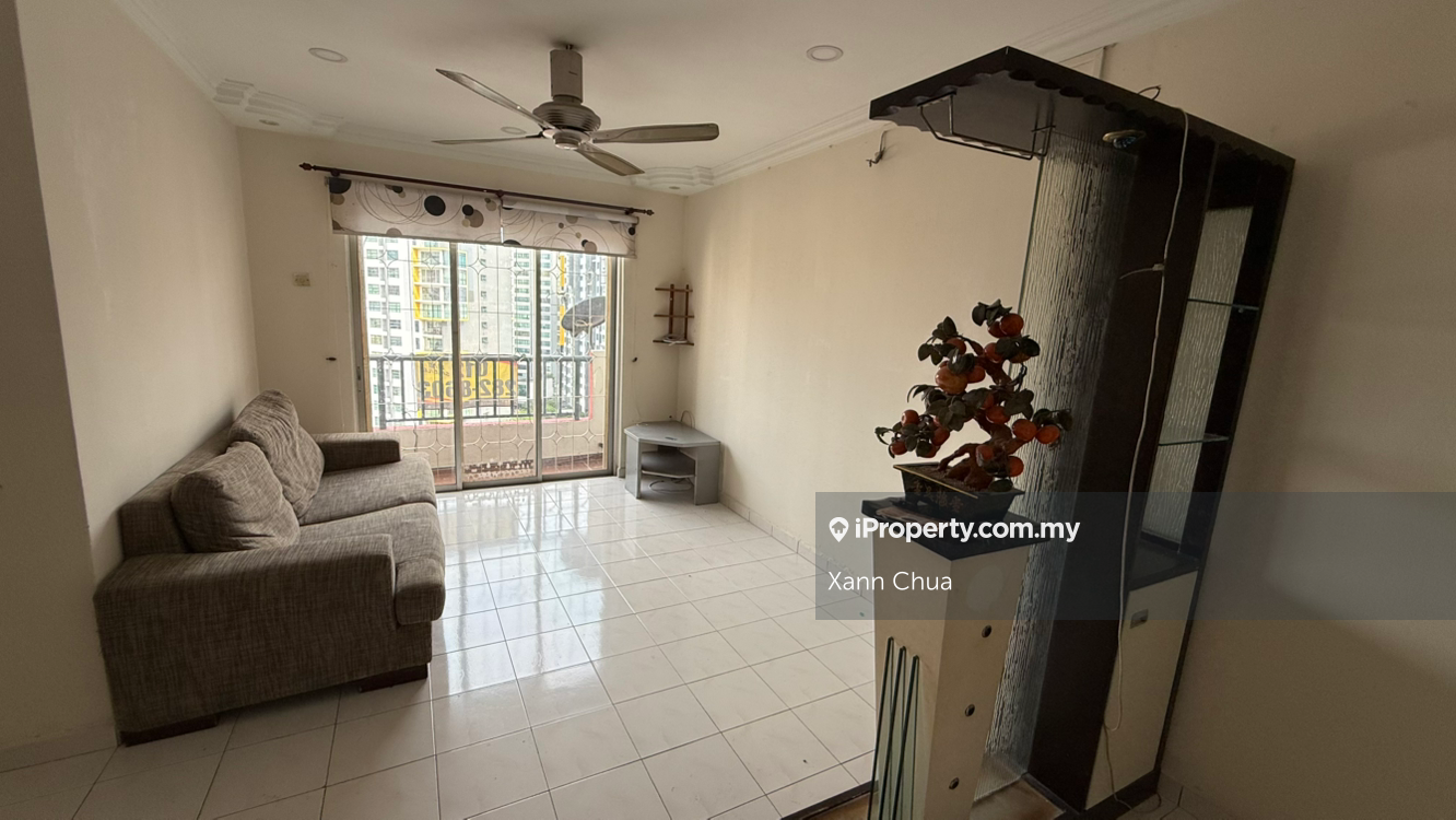 Vista Pinggiran 3rooms for sale, renovated and well maintained