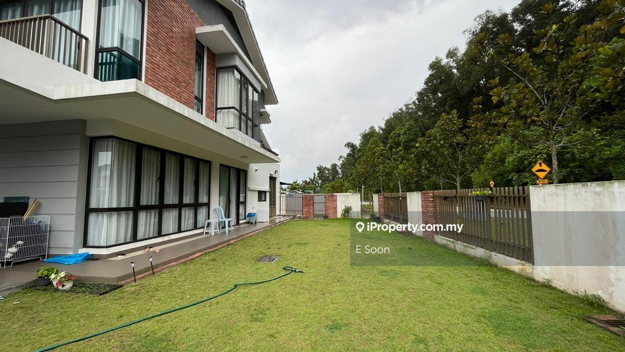 Elmina West 3, Corner Double Storey Terrace with Large Garden