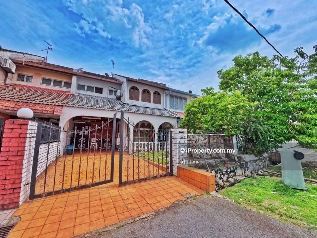 Classic double storey home at rahim kajai, ttdi