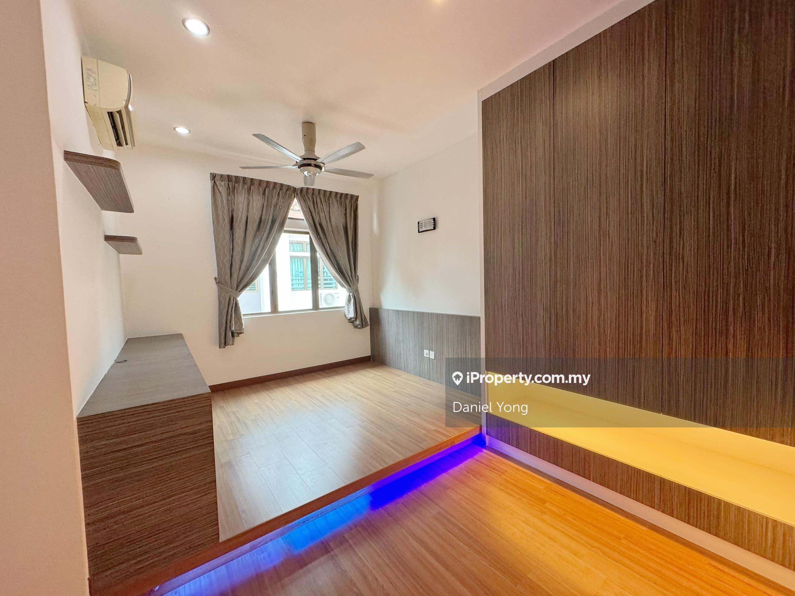 Ulu Tiram taman Desa Tebrau 2.5 Storey Semi D