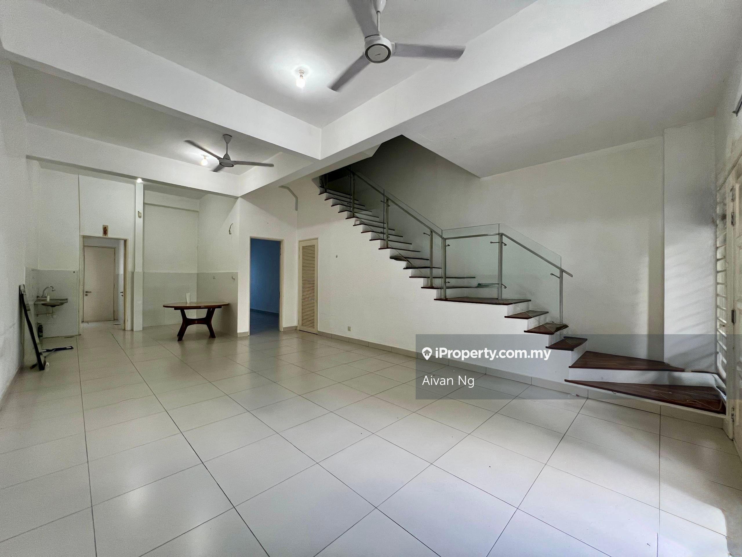 2.5 Storey Basic Unit Facing Playground Gated Guarded