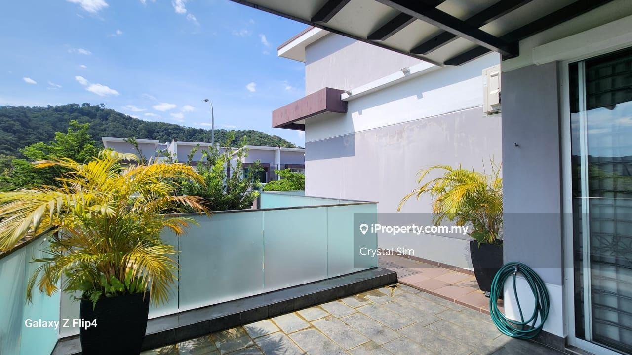 Seremban 2 Heights Fully Renovated Double Storey Endlot For Sale