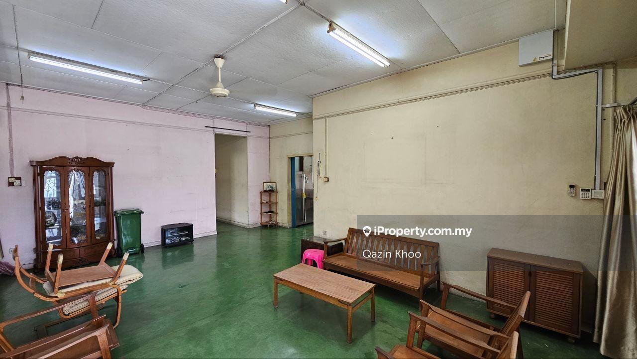 Corner Unit, Huge Land, Strategic Location, Canning Garden