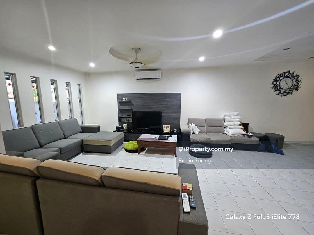 Nice Renovated 2 Storey Terrace in Pulau Gadong