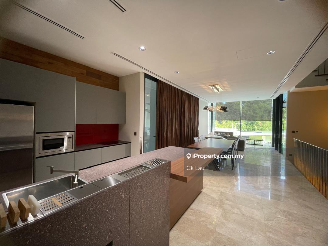 Luxurious 4-Storey Villa Move-In Ready Fully Upgraded 