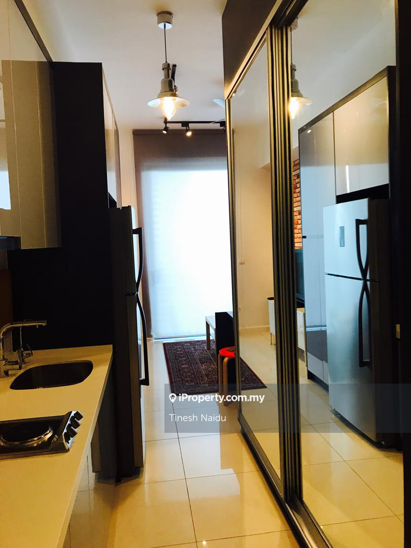 Fully furnish high floor 