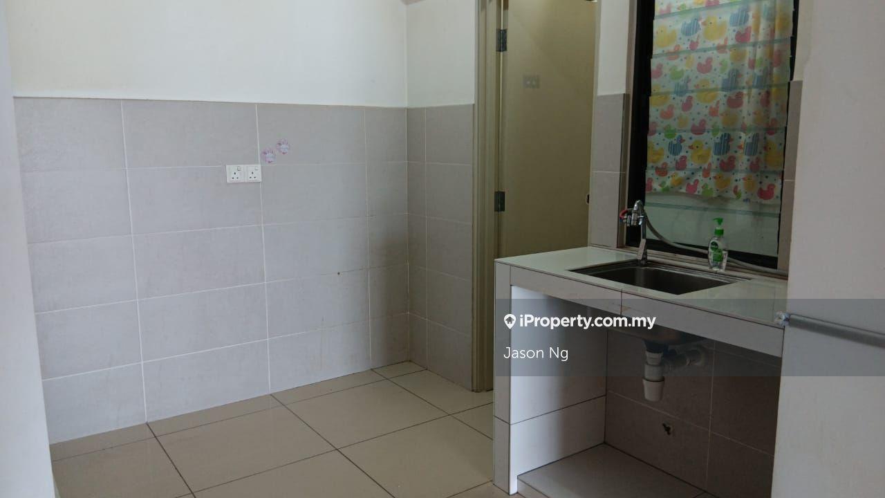 Low Floor Pool View Basic Unit Freehold 2-Car Park