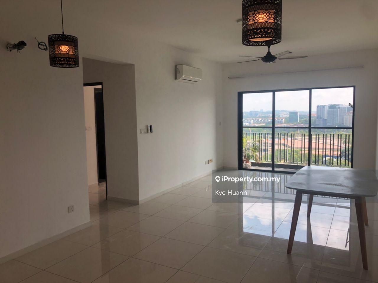 2 bed 2 bath unit for sale in Emira Residence!